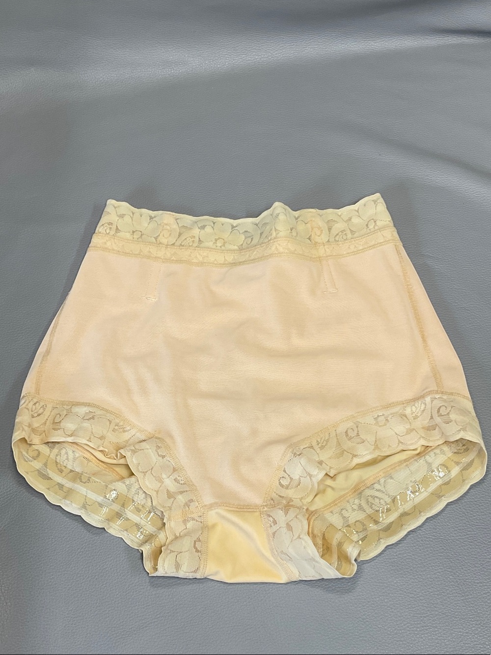 High-Waist Lace Trim Women's Briefs in Light Peach